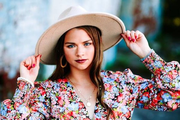 Comment accessoiriser ses looks avec des bijoux, des sacs, des chaussures ou des chapeaux ?